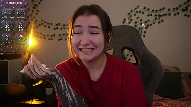 Megan  Hart online show from November 10, 2:50 am