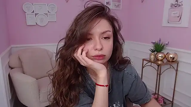 LucySkilar online show from September 29, 4:28 am