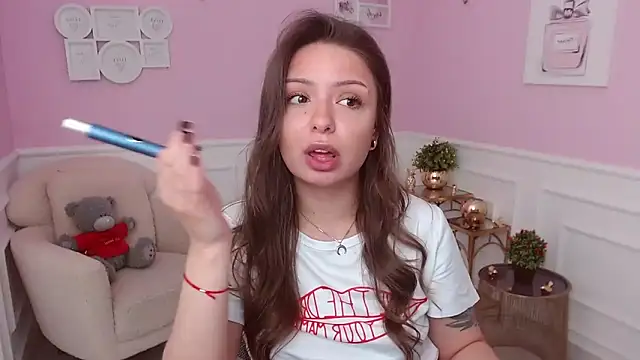LucySkilar online show from June 8, 4:24 am