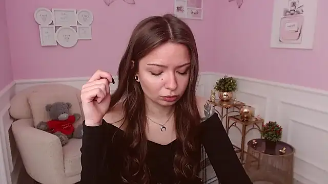 LucySkilar online show from June 2, 4:24 am