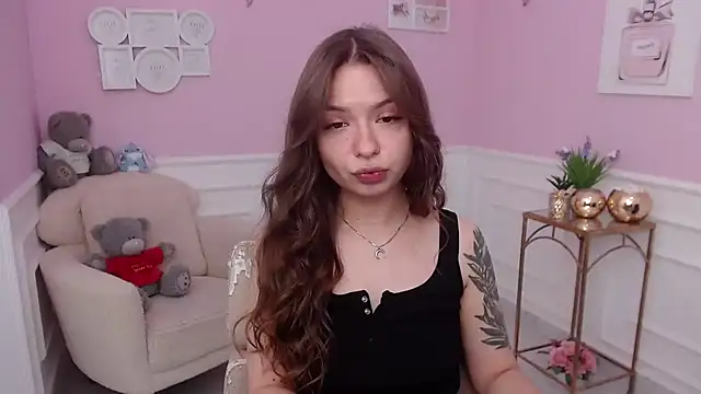 LucySkilar online show from October 20, 4:37 am