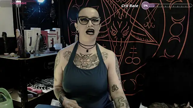 Evil Queen 666 online show from October 23, 5:46 am