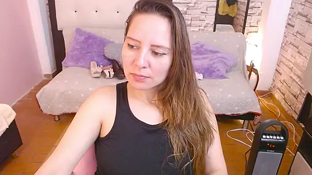 camila delarosa online show from March 6, 8:15 pm