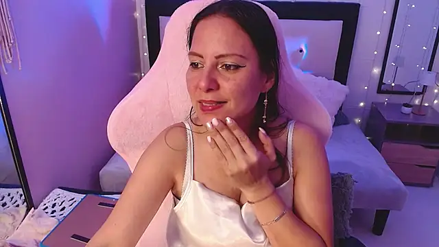 camila delarosa online show from July 28, 6:20 pm