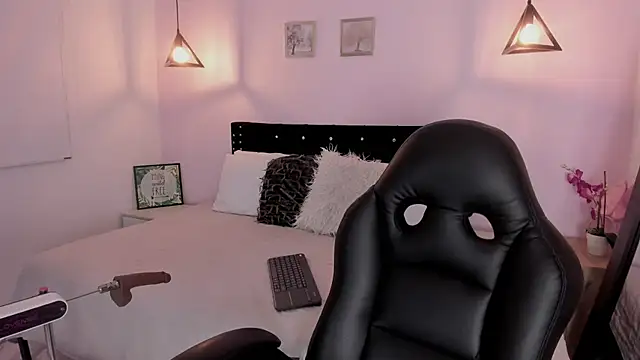 Oriana Guzman online show from September 27, 11:23 pm