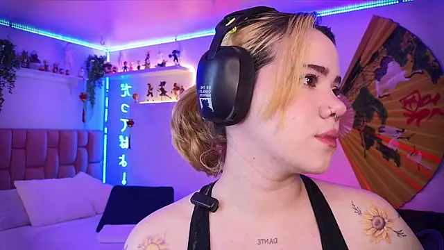 albaismynameX online show from December 16, 12:22 pm