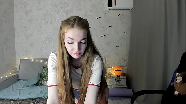Snapshot of LissaCain chatting on October 11, 2:31 pm LissaCain online show from October 11, 2:31 pm