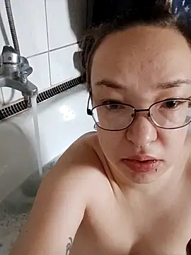 Isabella Geney online show from November 10, 12:33 pm