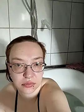 Isabella Geney online show from April 20, 1:14 pm