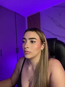 kyliejoness online show from July 29, 2:55 am