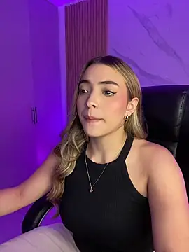 kyliejoness online show from July 27, 2:41 am
