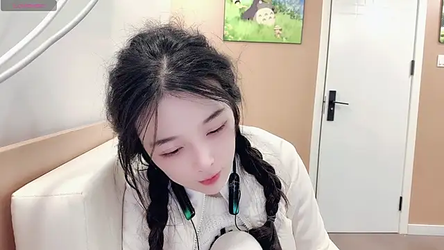 AKiKi711 online show from February 14, 3:25 pm