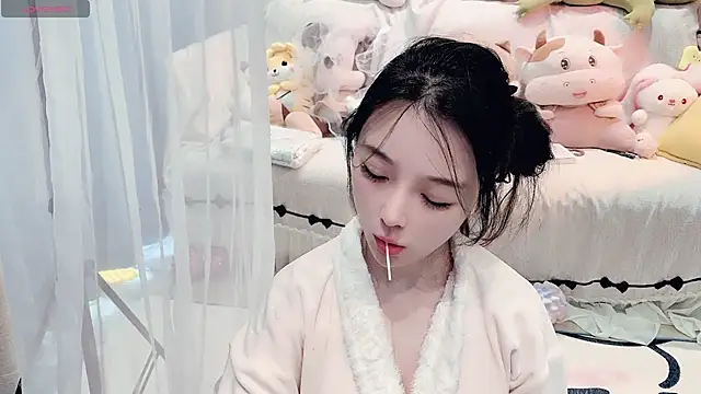 AKiKi711 online show from April 5, 4:55 am