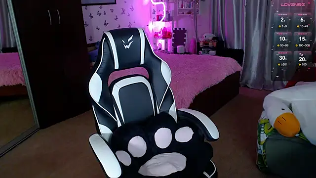 Sidney blush online show from February 7, 12:42 pm