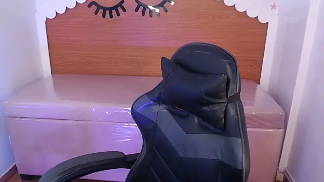 carlie mayer v online show from December 18, 4:28 am