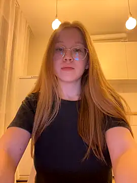 Snapshot of Eva_Weyne chatting on October 2, 8:36 pm Eva Weyne online show from October 2, 8:36 pm