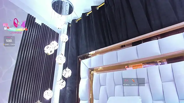 SarayRoyse online show from April 1, 7:44 pm