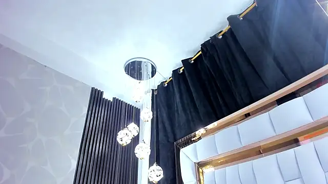 SarayRoyse online show from September 20, 7:45 pm