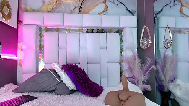 emily madrid online show from December 20, 5:33 am