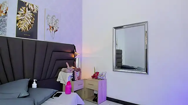 Sofi Perez  online show from June 3, 2:33 pm