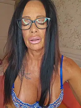 Misses-Cougar online show from June 16, 6:58 am