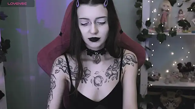 prettybones online show from June 11, 12:32 am