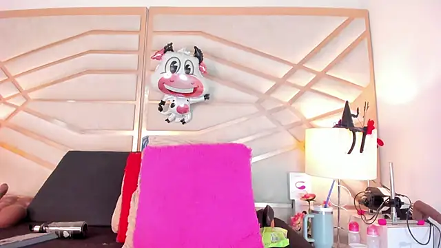 sophie-newton online show from July 28, 2:13 pm