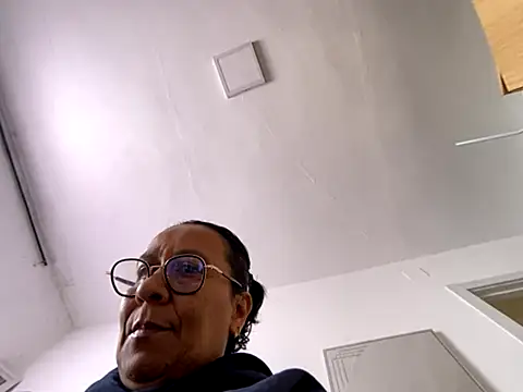 sweeviolet online show from September 24, 3:11 pm