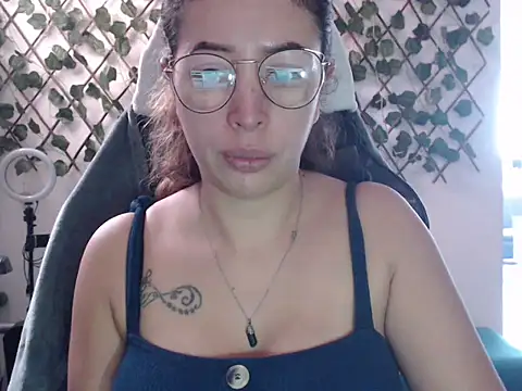 jeiana4u online show from May 18, 5:08 pm