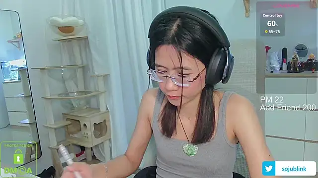 Snapshot of littlemiilk chatting on September 26, 6:11 am littlemiilk online show from September 26, 6:11 am