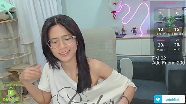 littlemiilk online show from June 12, 9:28 am