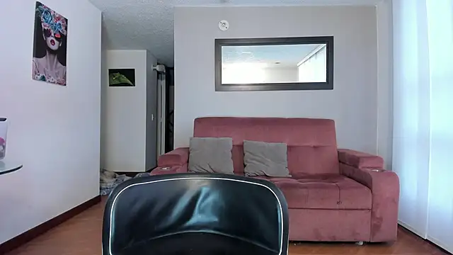 lauramcdowell1 online show from October 8, 11:14 am