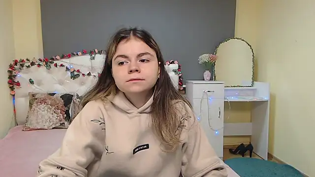 TinaRedly online show from March 18, 10:42 am