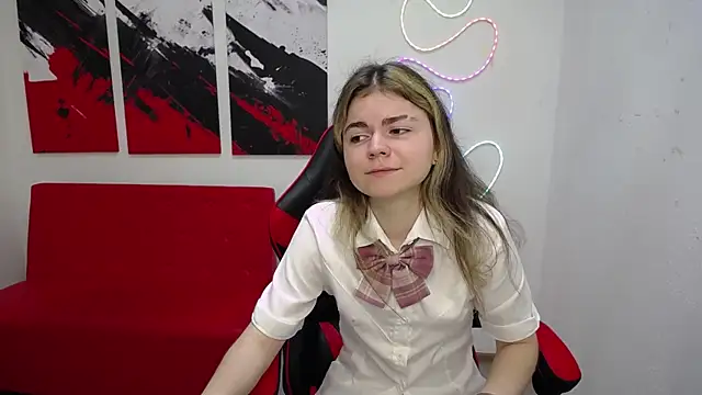 TinaRedly online show from July 3, 5:52 pm