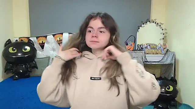 TinaRedly online show from October 21, 6:01 pm