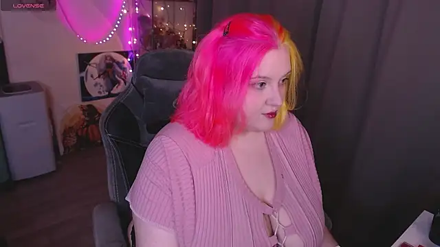 lissamuff online show from September 11, 3:45 pm