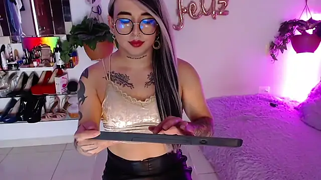 Snapshot of Laveneno_ortiz07 chatting on October 10, 11:53 pm Laveneno ortiz07 online show from October 10, 11:53 pm