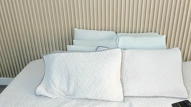 charlottebrowns  online show from December 16, 1:06 pm