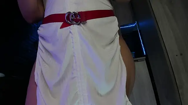 LaureenHills online show from March 4, 1:34 am