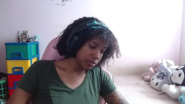 TiffanyRoouse online show from October 18, 1:36 pm