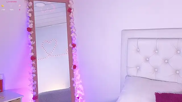 little kawaiigirl  online show from April 23, 2:30 am