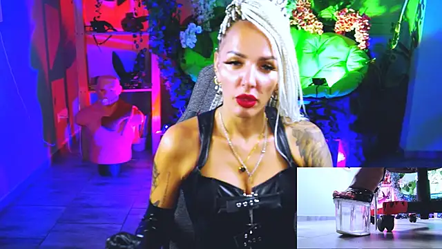 Snapshot of MonicaMaxwel chatting on September 12, 2:02 pm MonicaMaxwel online show from September 12, 2:02 pm