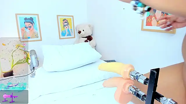 jasminnee  online show from February 3, 1:27 pm