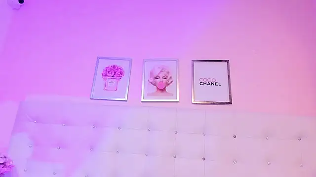 Courtneycarter online show from October 6, 11:42 pm