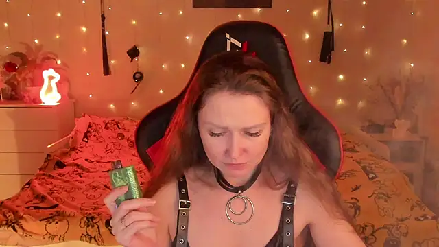 desperatehousewife   online show from September 16, 8:28 pm