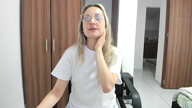 Adele johnsonn1 online show from September 10, 4:29 pm