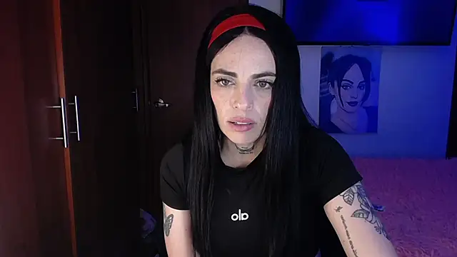 violett honney online show from December 3, 5:43 am