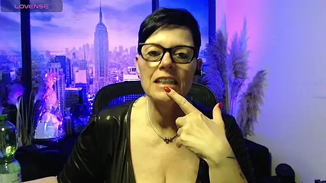 ninarandmann online show from May 3, 3:48 pm