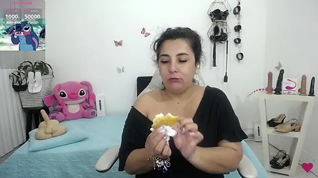 mom hot   online show from June 18, 1:05 pm