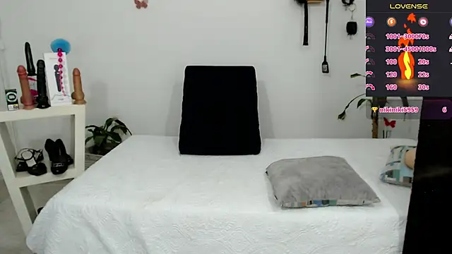 Snapshot of mom_hot__ chatting on October 19, 9:17 pm mom hot online show from October 19, 9:17 pm